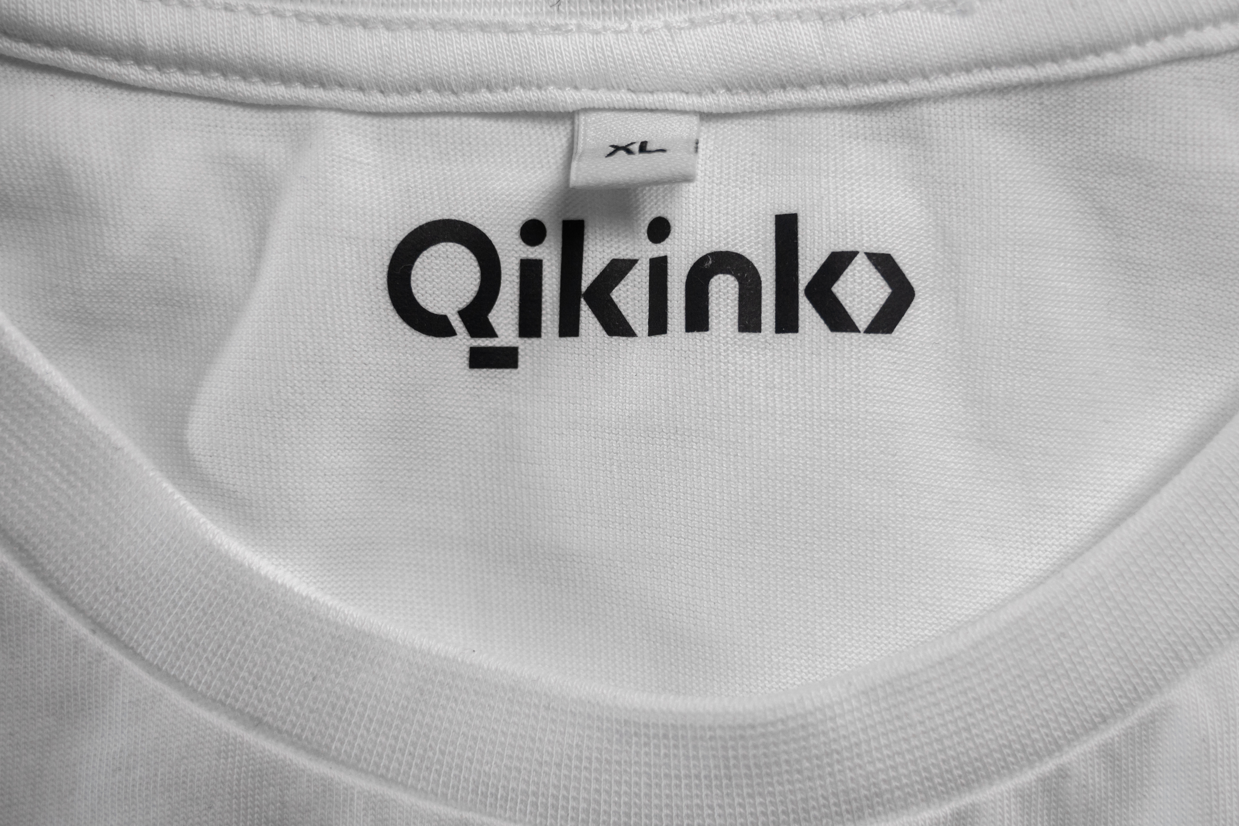dark neck labels for t-shirts qikink